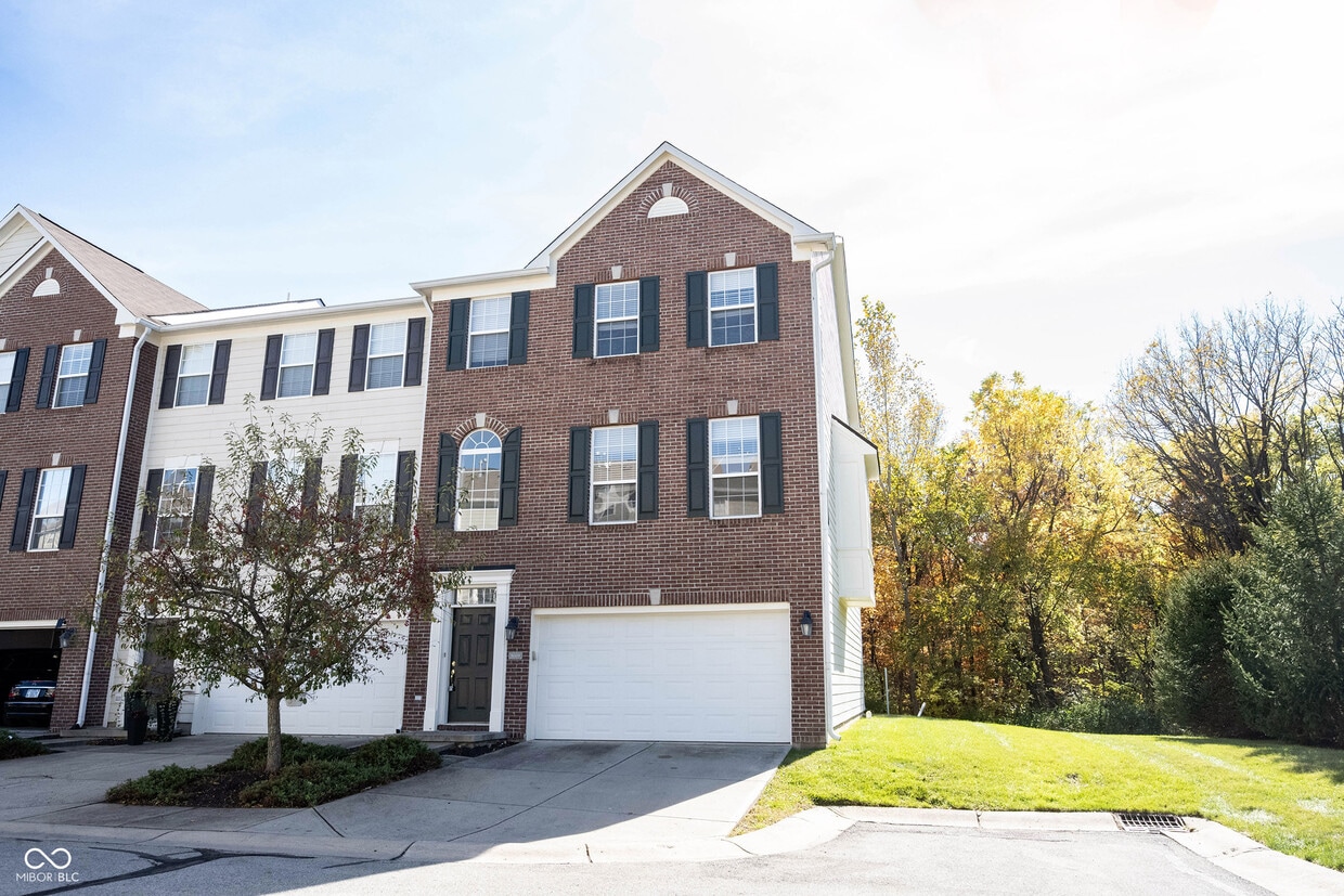 Foto principal - 9009 Mercer Dr