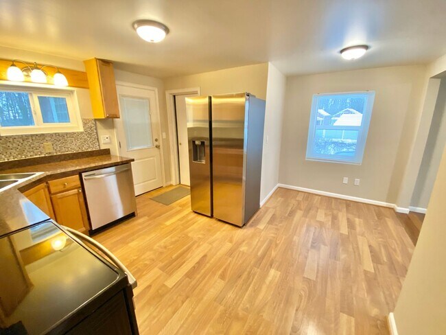Foto del edificio - Newly Renovated 2 Bedroom Home in South Burlington Available NOW!