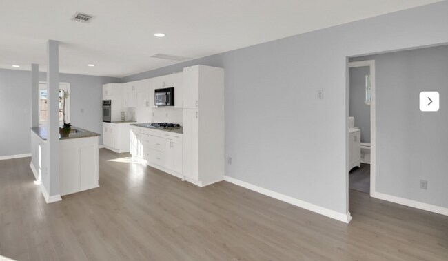 Living Room, Kitchen, Hallway Bath - 127 Sunset Rdg