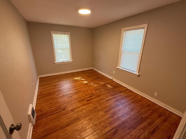 Building Photo - Charming 2-Bedroom Home for Rent in Jennings, MO