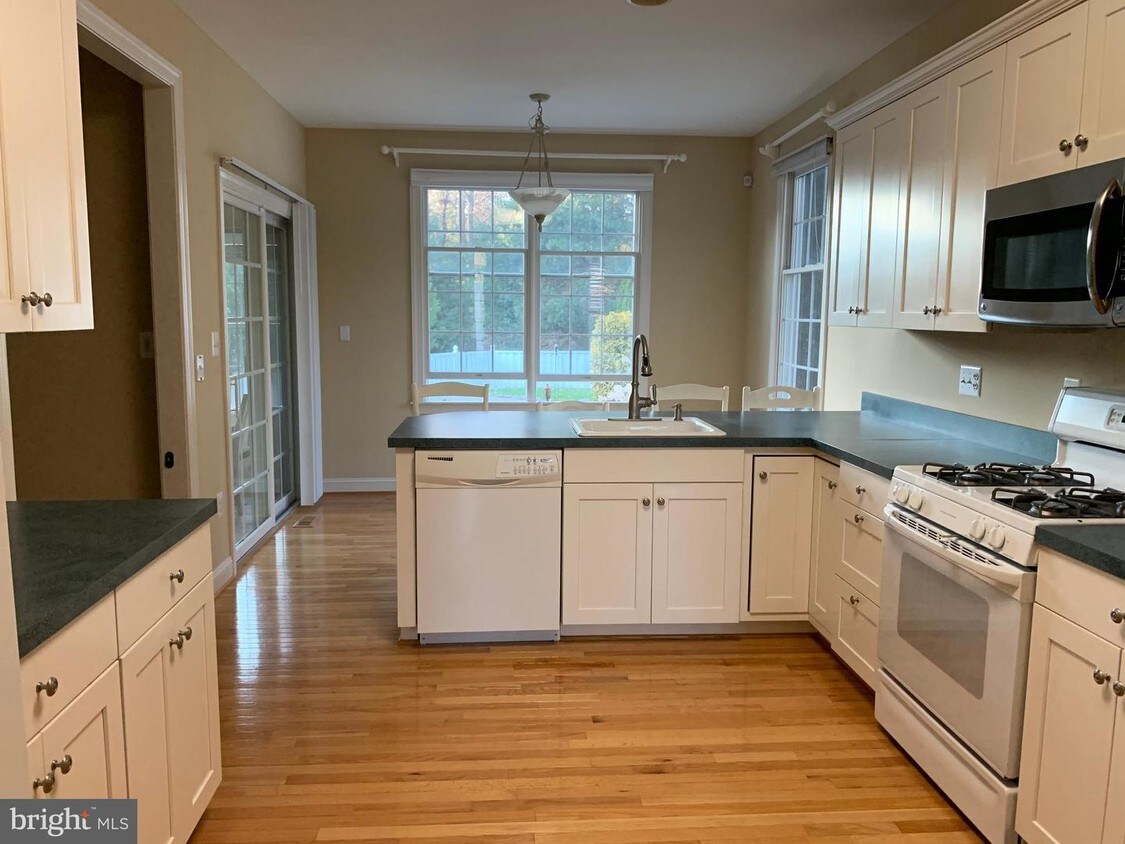 12 Travis Ct, Medford, NJ 08055 House for Rent in Medford, NJ