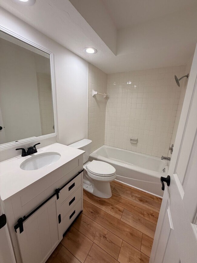 Foto del edificio - Highly sought after 2/2 in Gulf Gate