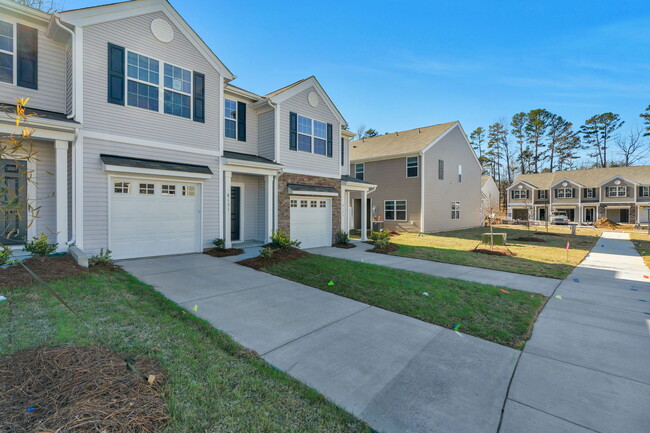 Building Photo - 8131 Murray Branch Dr