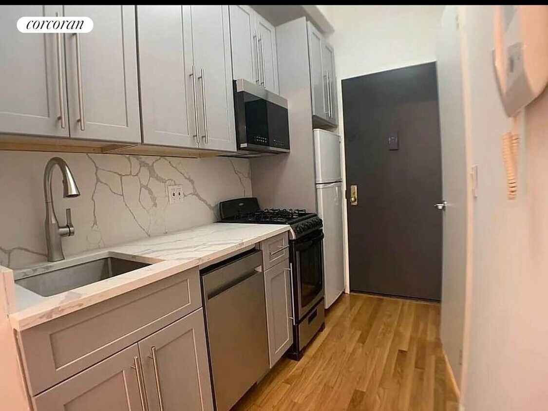 Foto del edificio - 455 W 46th St