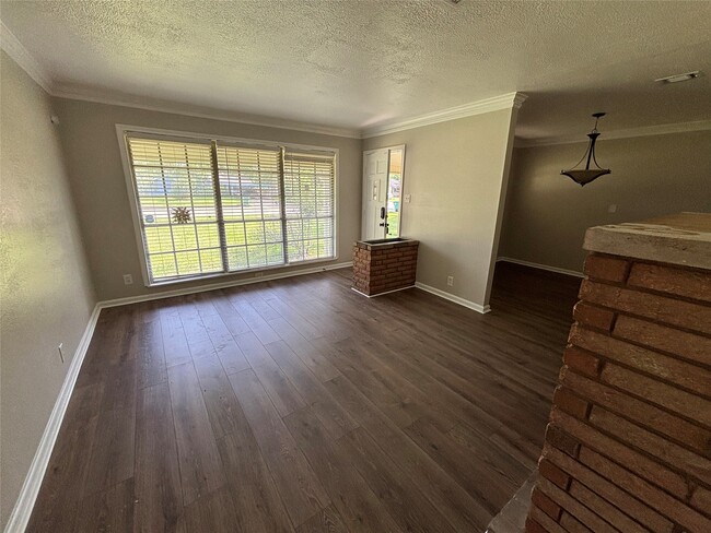 Foto del edificio - 5827 Reed Rd