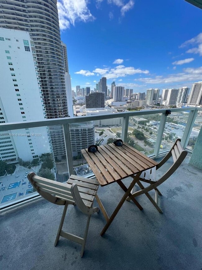 Foto del edificio - 1900 N Bayshore Dr