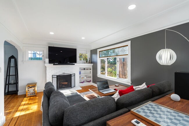 Living area 3 - 1512 NW 70th St