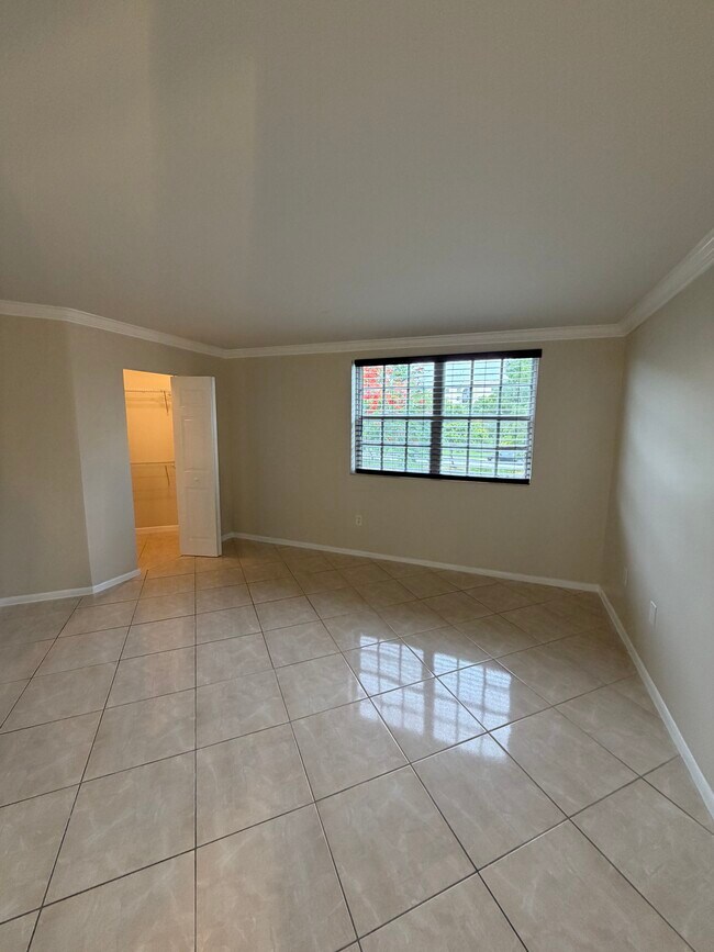 Foto del edificio - 9711 Fontainebleau Blvd