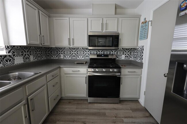 Foto del edificio - 4912 Dovercliff Cove