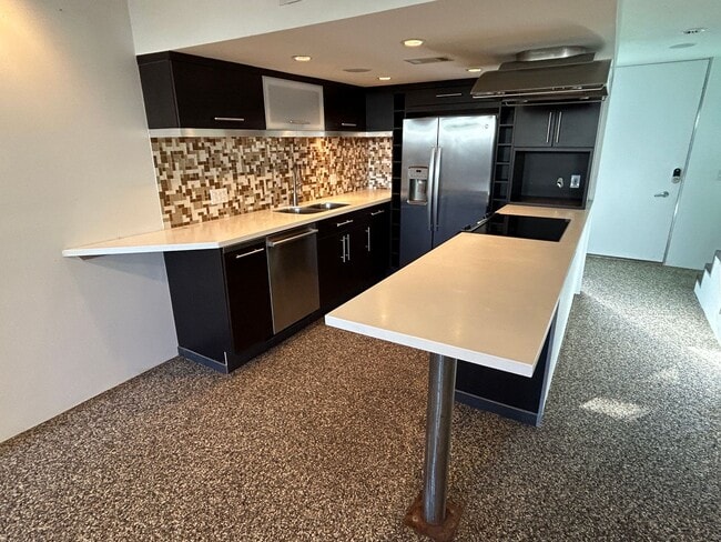 Building Photo - Incredible 2 Bedroom Townhouse in Arcadia