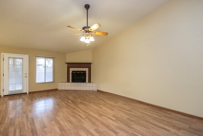 Building Photo - 8915 N Veridian Dr