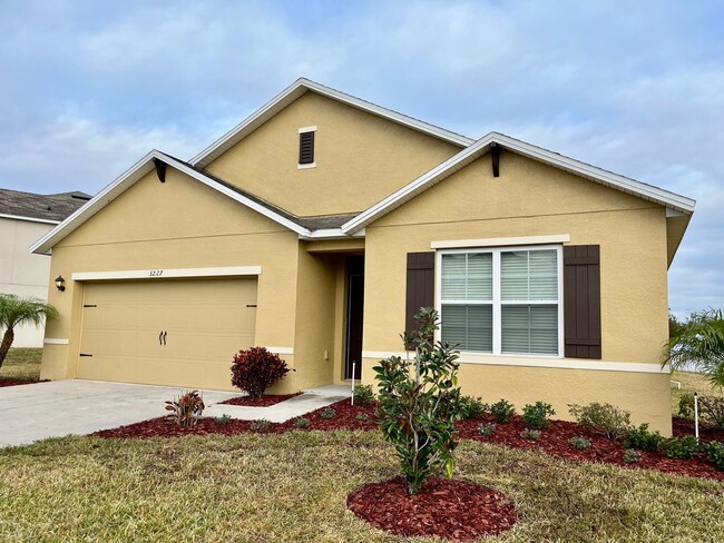 Building Photo - Modern 3 bed/2 bath home with brand-new fl...