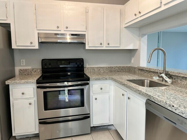 Foto del edificio - 7149 Golf Colony Ct