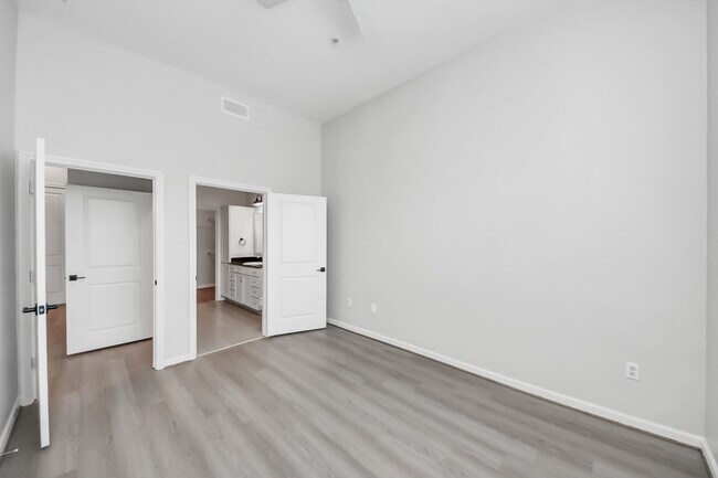 Foto del edificio - 6363 San Felipe St