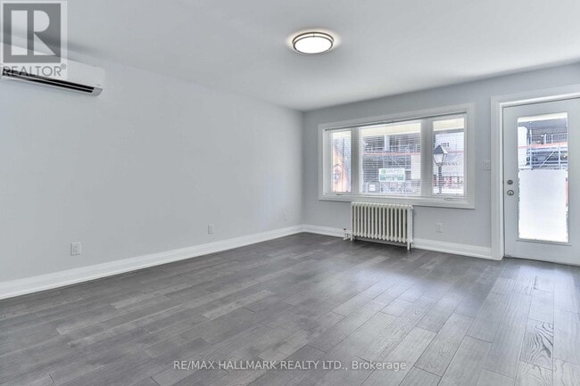 Photo du bâtiment - 880 College St