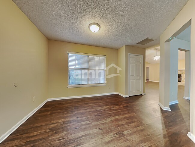 Foto del edificio - 1852 Willesdon Dr E