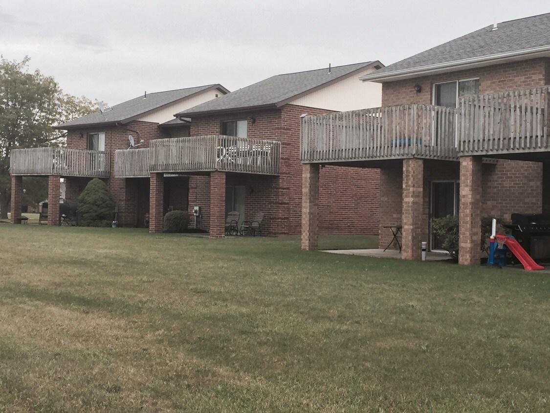 Building Photo - 17466 Fairway Dr