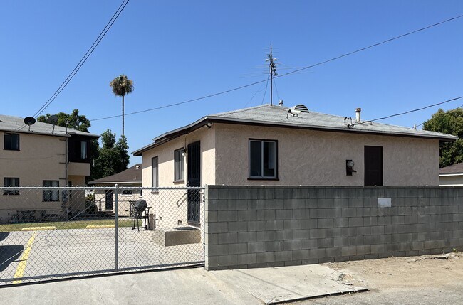 Foto del edificio - 1317 Dorner Dr