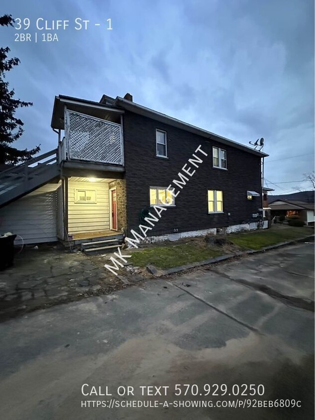 Primary Photo - 2 bed / 1 bath