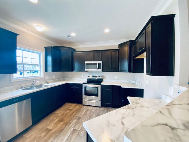 Building Photo - Knoxville 37924 - 3 bedroom, 2.5 bath home...