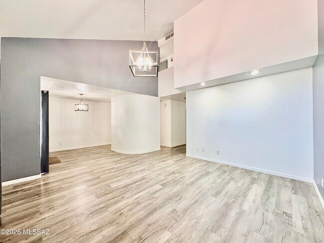 Foto del edificio - 240 E Pastime Rd