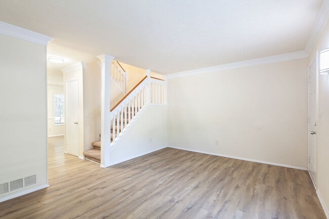 Building Photo - 3bd/2.5ba Split Level Condo in Quiet Neighborhood!
