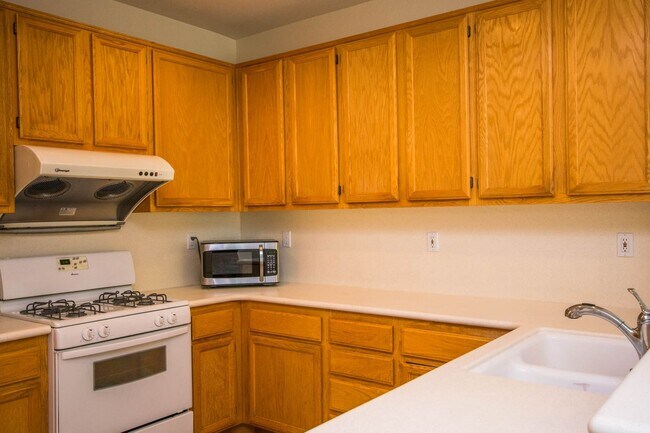 Foto del edificio - Beautiful 3 Bedroom Home in Rancho Carrillo!