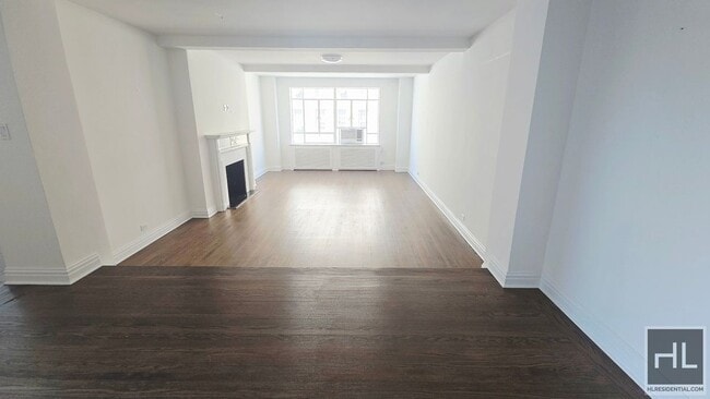 Building Photo - 5 AVENUE