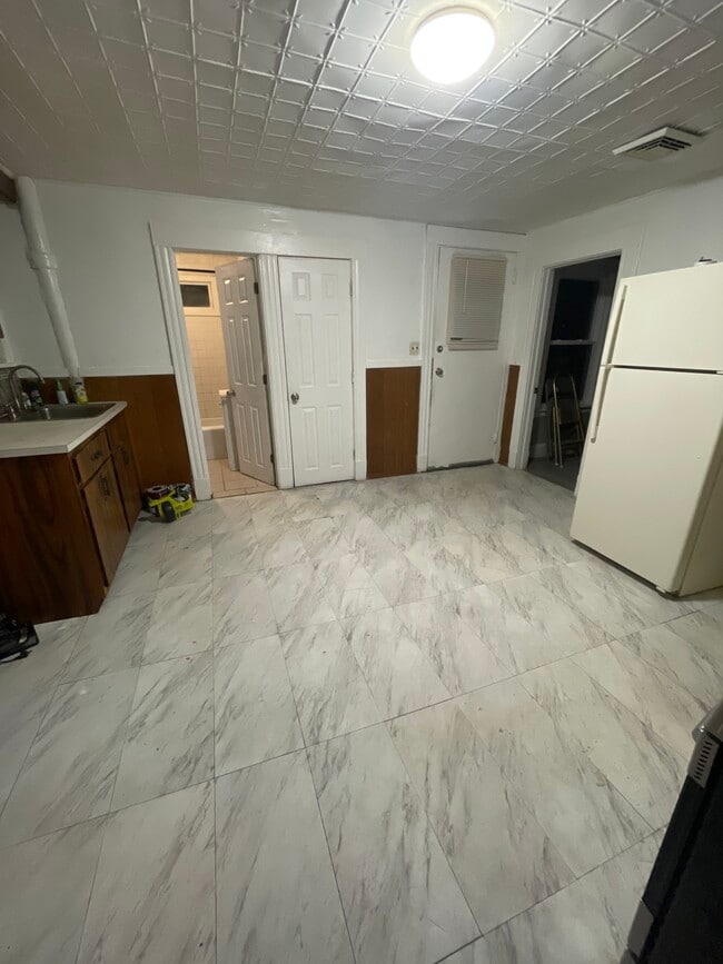 Building Photo - 256 Plank Rd