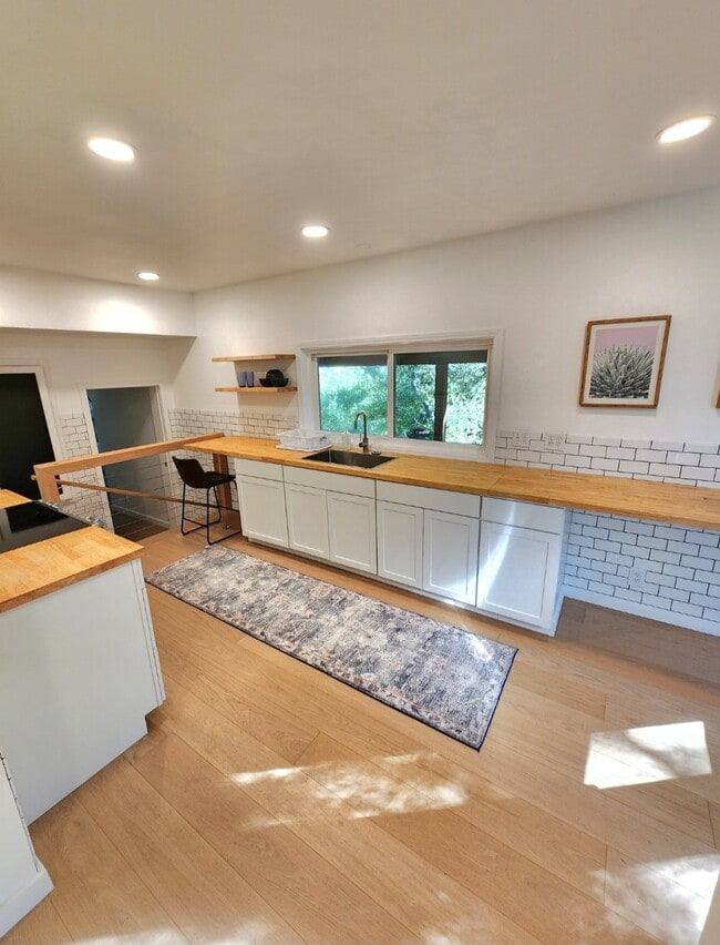 Building Photo - 380 Box Canyon Rd