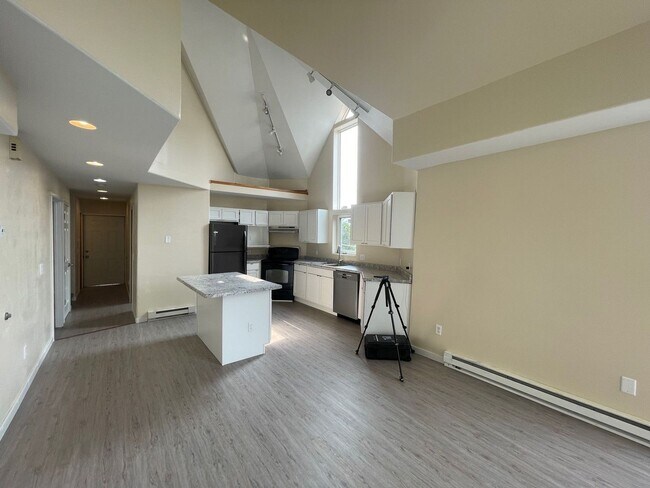 Foto del edificio - 416 N 15th Ave E