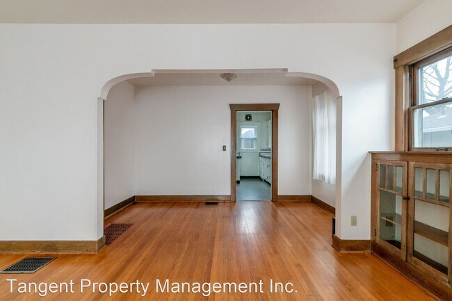 Foto del edificio - 3 br, 1 bath House - 4825 SE 65th Avenue, ...