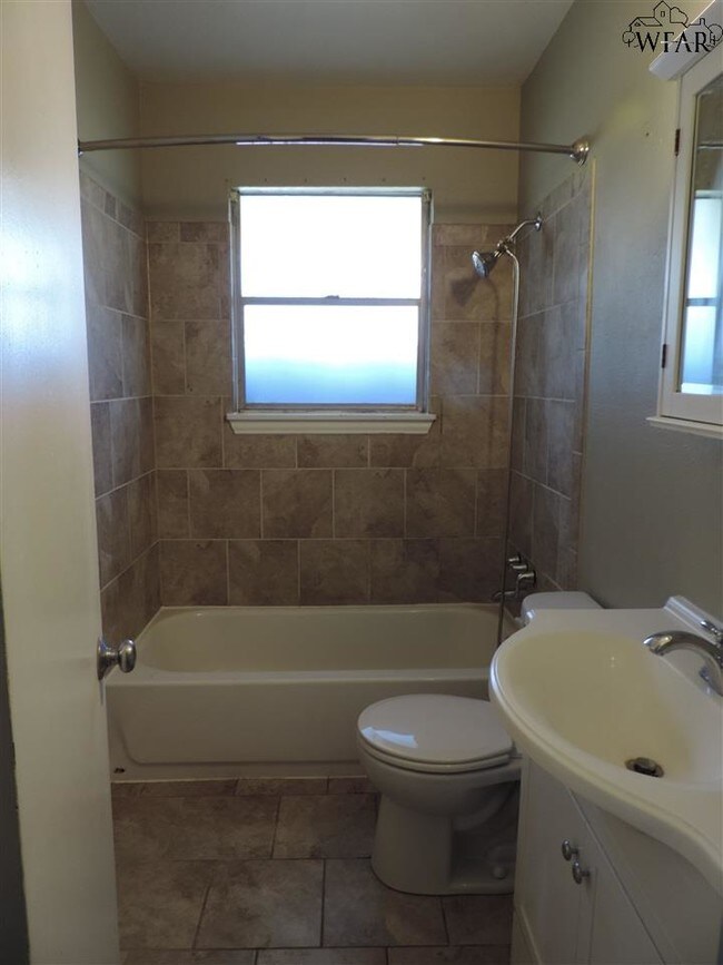 Foto del edificio - 1409 Phoenix Dr