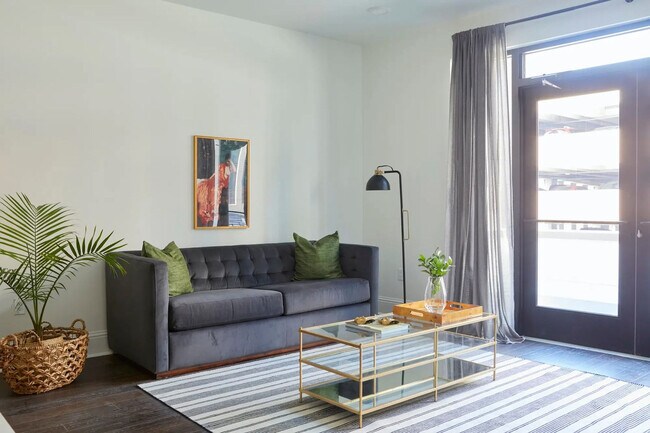 Building Photo - 800 Gravier St