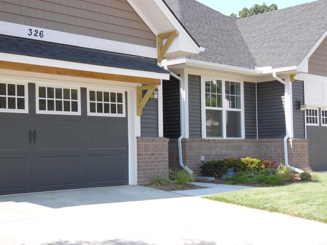 Building Photo - 302 Curtiss Ln