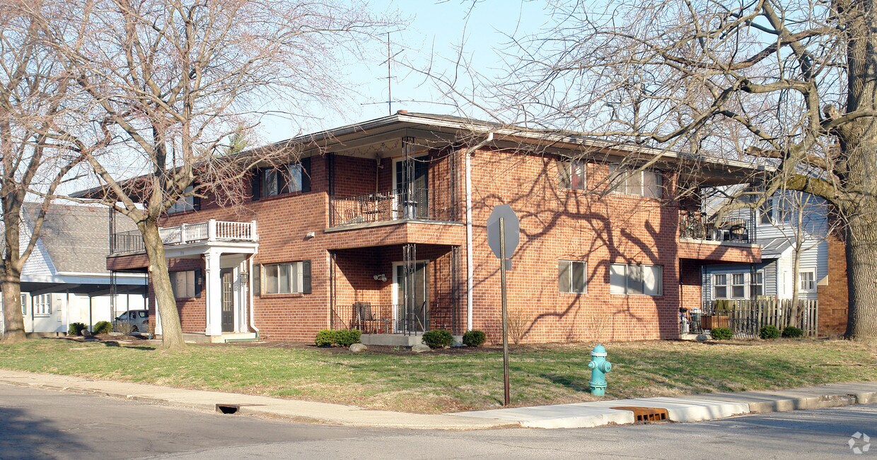 Primary Photo - 770 E 61st St
