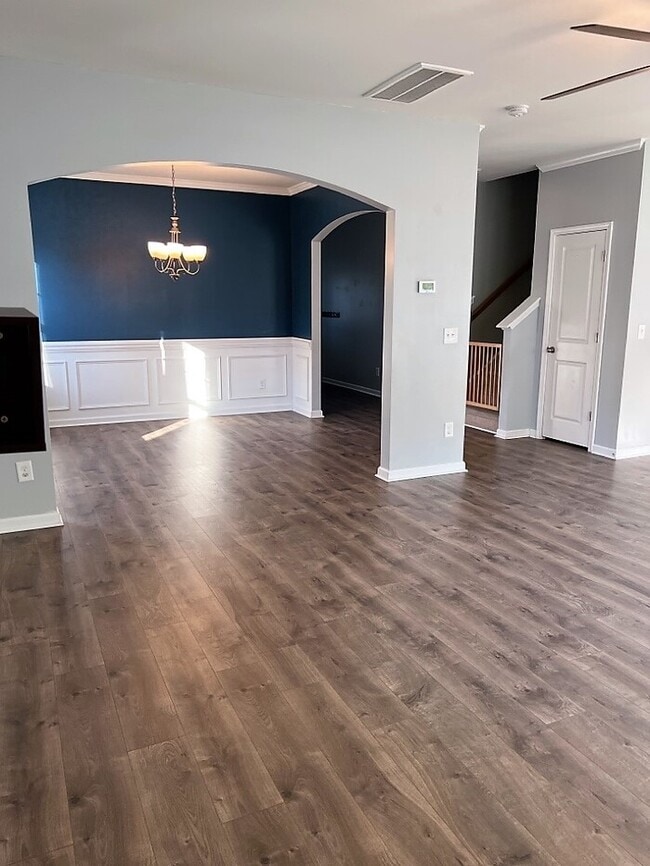 Building Photo - 300 Bracken Fern Road FOR RENT!