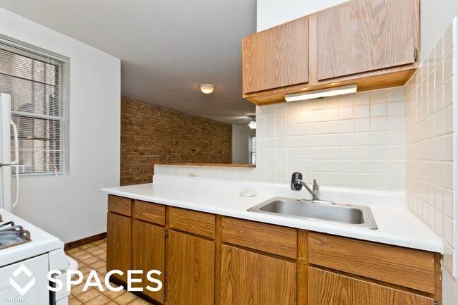 Foto del edificio - 1317 W Addison St