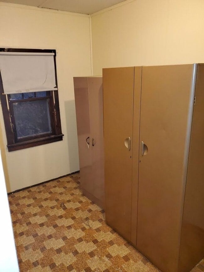 Building Photo - 2 bedroom house