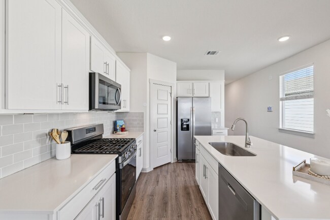 Foto del edificio - 523 Millbrook Blvd