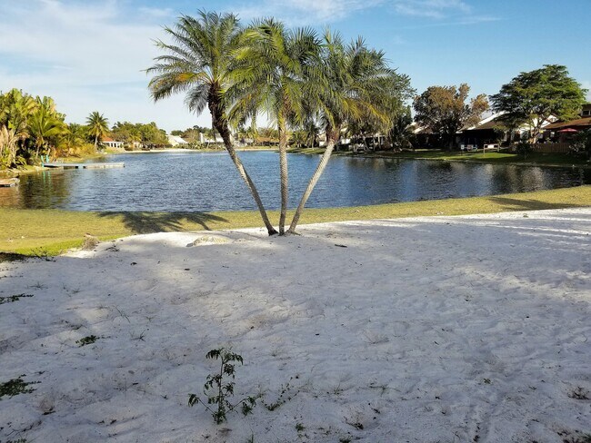 Foto del edificio - 1361 Sandpiper Blvd