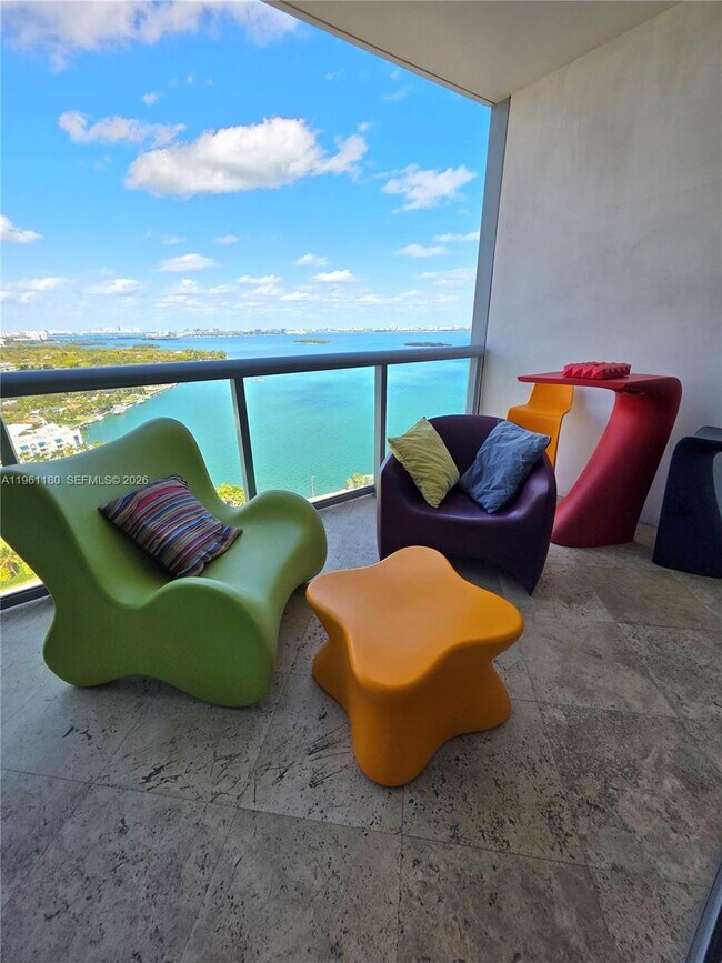 Foto del edificio - 601 NE 36th St