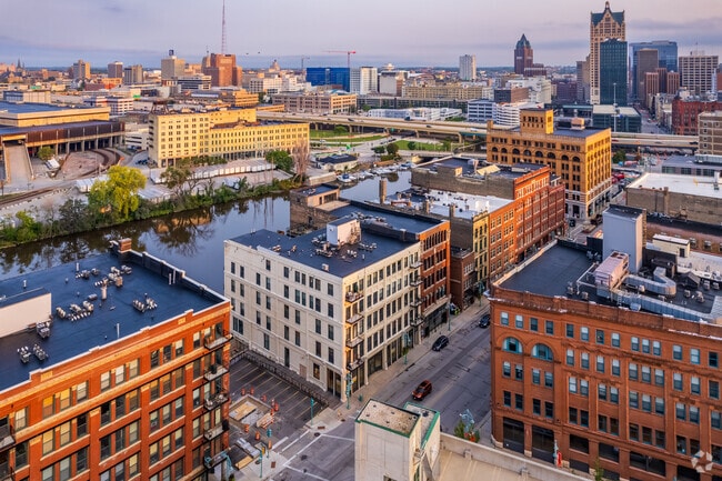 Aerial Photo - 201-205 N Water St