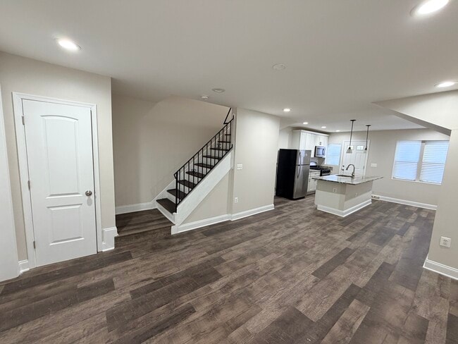 Building Photo - 607 Cheraton rd