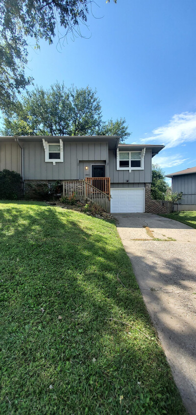 Primary Photo - Duplex for Rent in Olathe, KS