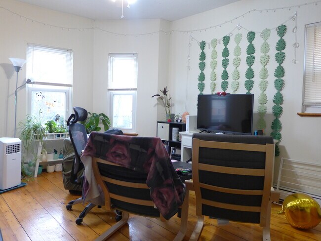 Foto del edificio - 832 Parker St