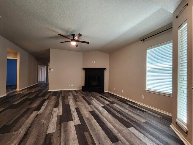 Foto del edificio - 4633 Stonehaven Dr