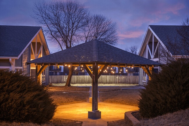 Building Photo - Welcome to Urban Studio 43 – Comfort, Convenience & Contemporary living in South Kansas City