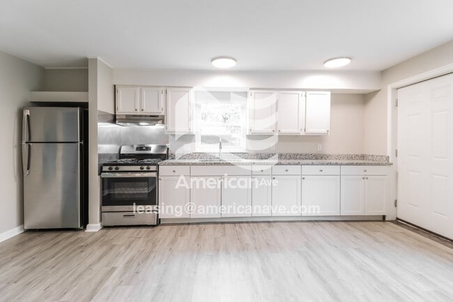 Building Photo - 1216 W 41st St