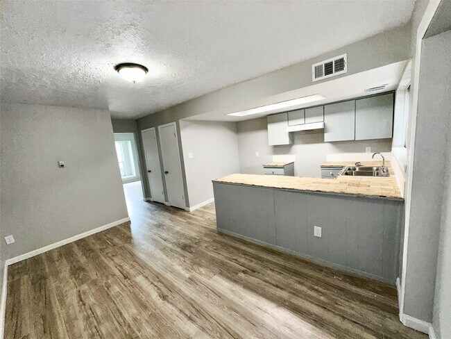 Foto del edificio - 15454 Chipman Ln.